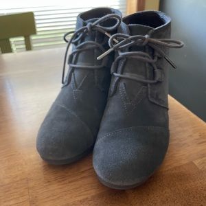 Toms Kala wedge bootie